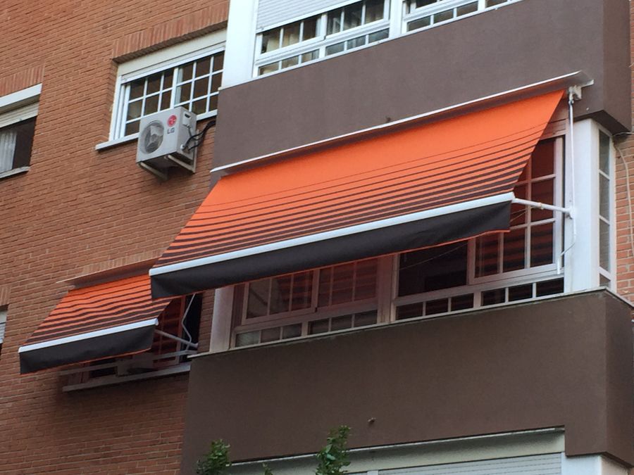 Limpieza de toldos con pértigas periscópicas