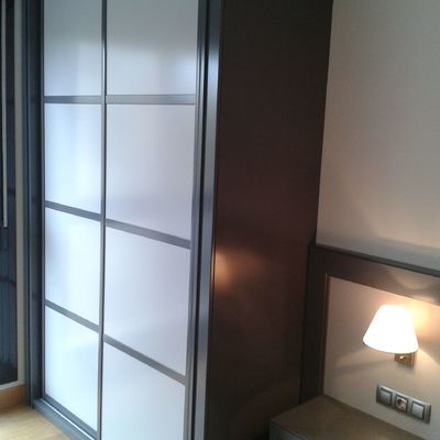 Armarios de aluminio con puertas correderas