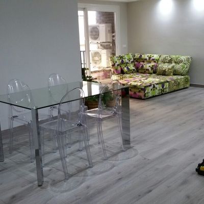Parquet de color gris
