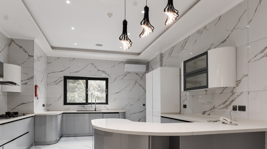 Colocación de azulejos y sellado de juntas