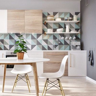 Combinar azulejos y papel pintado