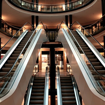 Limpieza de escaleras mecánicas