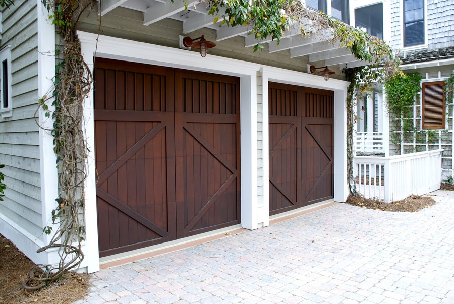 Puerta automática de garaje abatible