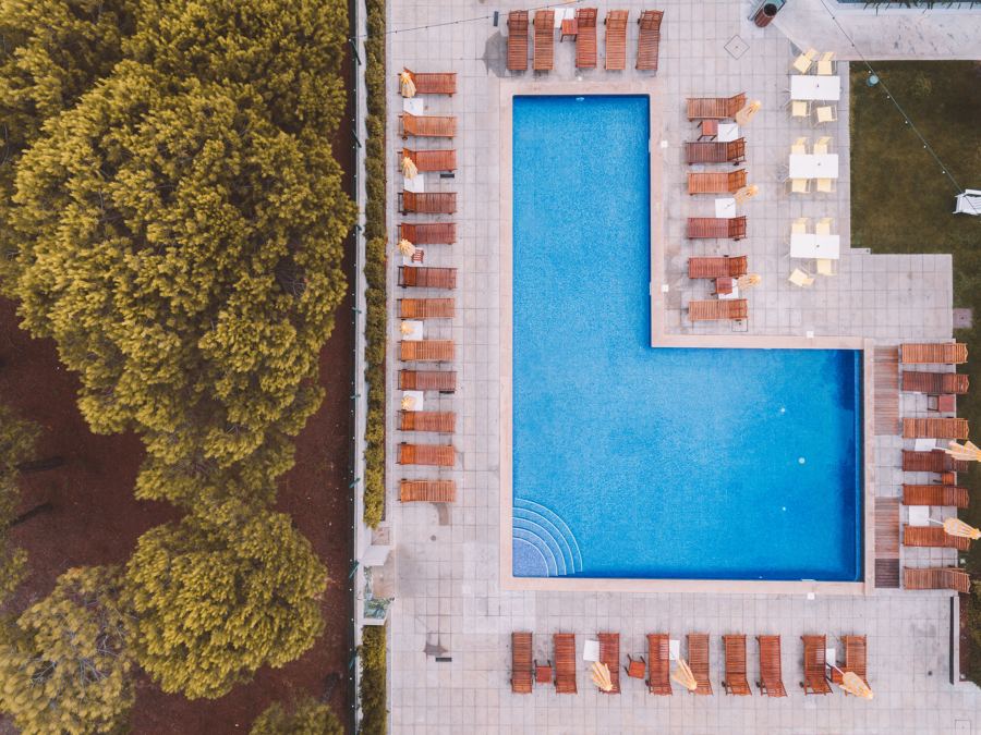 Nivelar terreno para hacer una piscina