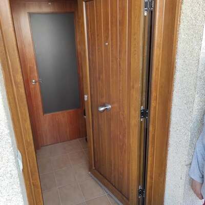 Precio arreglar puerta PVC descolgada