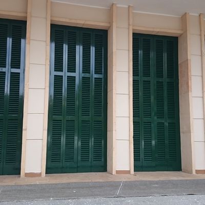 Mallorquina de aluminio con lamas fijas