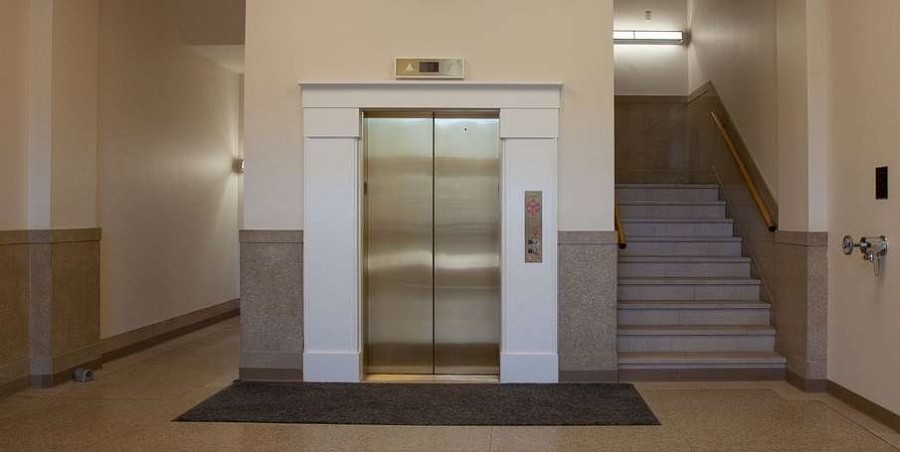 Montacargas para comunidades de vecinos