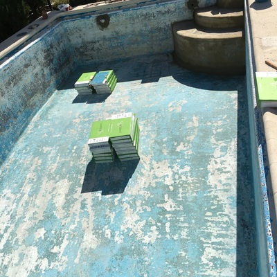 Reforma del alicatado de la piscina Reforma del alicatado de la piscina