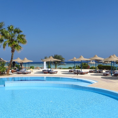 Piscinas de poliéster naturales