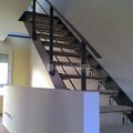 Escalera interior en piso