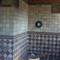 Alicatado de azulejos en cuarto de baño