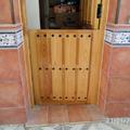 azulejo y puerta de patio 