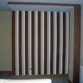 Elaboración de rallas en pared de salón.