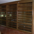 Libreria en madera de roble para exposicion