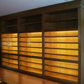 Libreria en madera de roble para exposicion