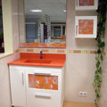 Mueble encimera compac naranja y auxiliares