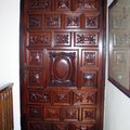 puerta de caoba restaurada