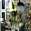 Recibidor y piezas de decoración en tonos plateados y de cristal