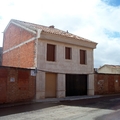 VIVIENDA UNIFAMILIAR ABUHARDILLADA.