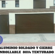 PUERTA DE PASO CON CIERRE ENROLLABLE ALUMINIO EXTRUIDO