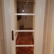 Puertas en blanco cristaleras