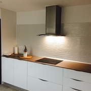 Cocina formica alto brillo + neolith acabado cemento