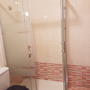 Cambio de bañera por plato de ducha con instalación de mampara