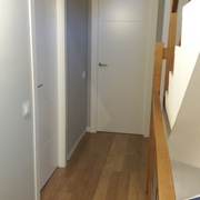 Reforma de Adosado , Puertas Lacadas Blancas y Parquet de Roble C5 en Suelos y Escaleras