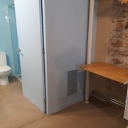 lacado de puerta de baño.