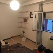 UPGRADE habitacion con baldas y papel pintado al empezar