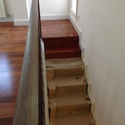 detalle escalera en merbau madera