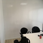 Oficina 2 con pared de pizarra