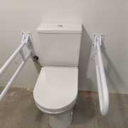 Instalación de inodoro adaptado