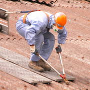 Cortando ganchos con cizalla manual