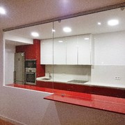 CORTINA DE CRISTAL COCINA AMERICANA Pasa platos