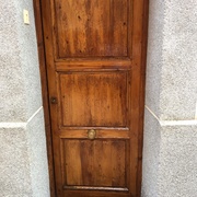 Restauración puerta con barniz inifugo