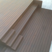 Terraza elevada tarima de bambu