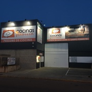 Fachada tienda y almacén Castellón