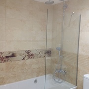 SOLUCION BAÑO CON BAÑERA Y FIJO TEMPLADO EMPOTRADO