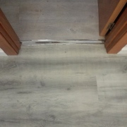 Suelo laminado gris ceniza
