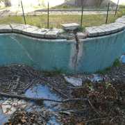 PISCINA CON GRIETAS