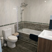 Baño preparado para la entrada de clientes