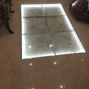 Decoración en suelo con luz.