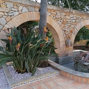 Fuente + piedra decorativa