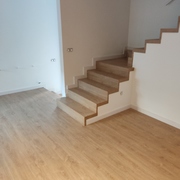 suelo laminado y forrado escalera con suelo laminado Gold Laminate Roble Calma