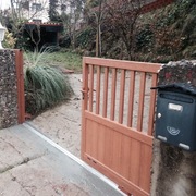 Puerta de aluminio corredera para entrada de vehículos