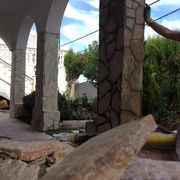 pilares con piedra rustica