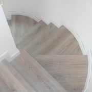 escalera suelo laminado