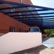 Marquesina en Clínica "San Francisco" en Cáceres.