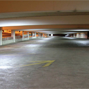 parking con iluminación LED